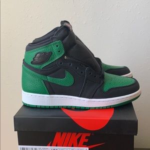 Brand new pair of Jordan 1 gs